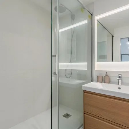 アパート 2 Avec Parking Et Balcon